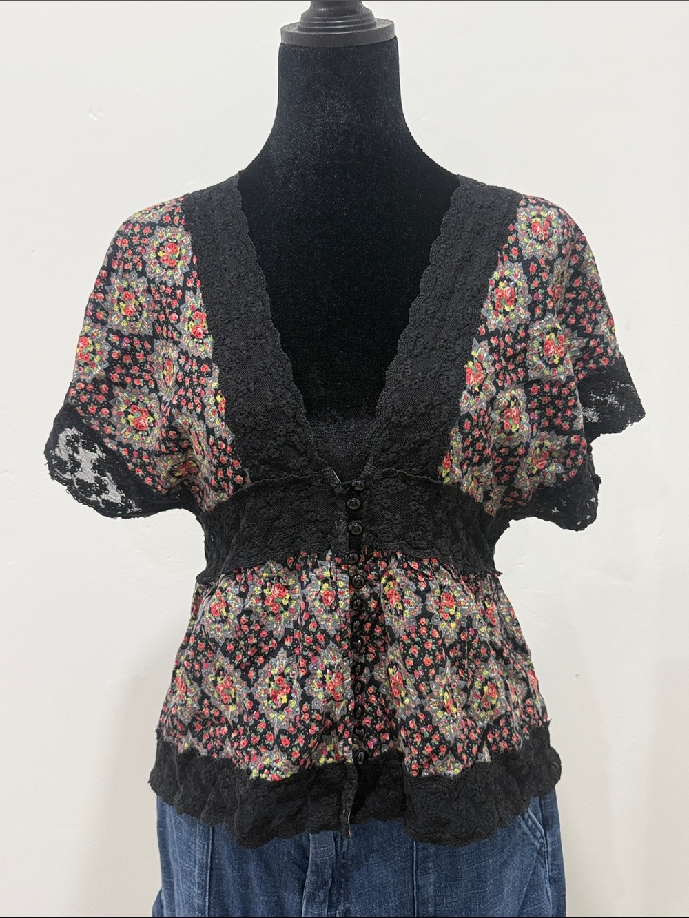 Forever 21 Y2K Vintage Floral Lace-Trim Black Deep V Blouse